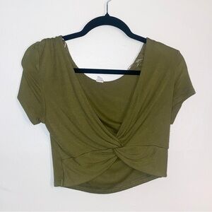 Green cropped shirt with crossing front